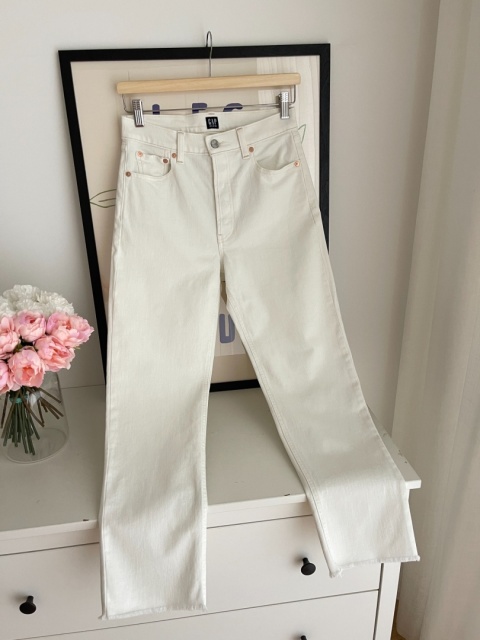 Spodnie off-white GAP, bawelna i elastan - S