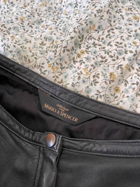 Spódnica ze skóry naturalnej - M