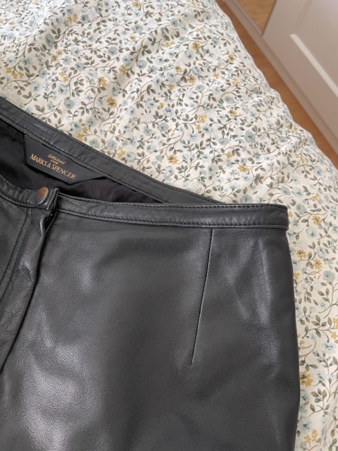 Spódnica ze skóry naturalnej - M