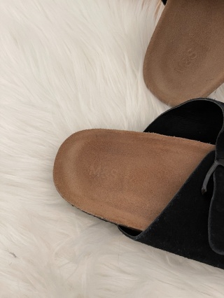 Zamszowe klapki sandały M&S - rozmiar 42 / wkładka 27 cm