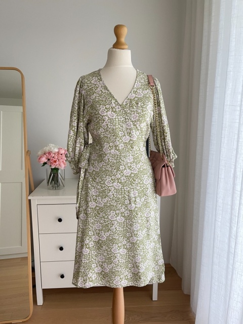 Kopertowa sukienka GINA TRICOT, wiskoza - S