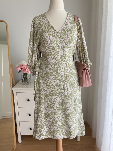 Kopertowa sukienka GINA TRICOT, wiskoza - S