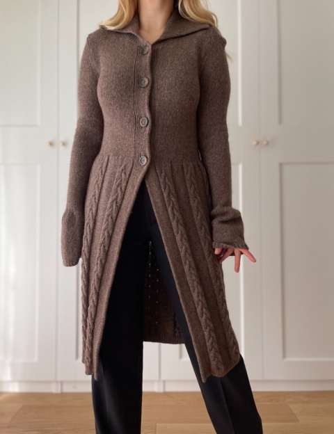 Długi czekoladowy sweter 48% wełna, 32% alpaka, M